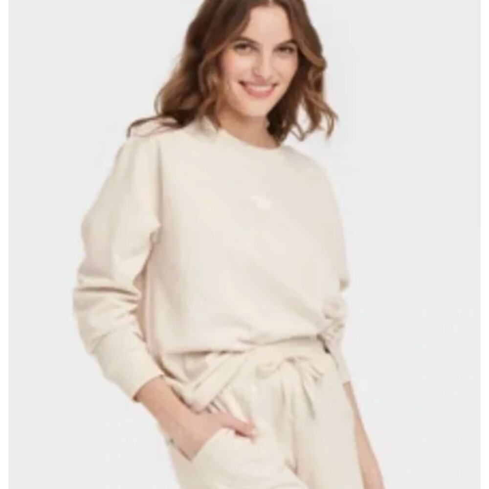 NWT Women's Fleece Sweatshirt Crew Neck Size Medium Colsie Cream Weekend Mood